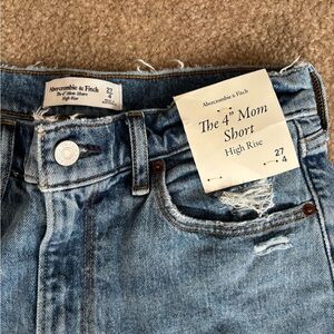 Abercrombie & Fitch - The Mom Short 4”